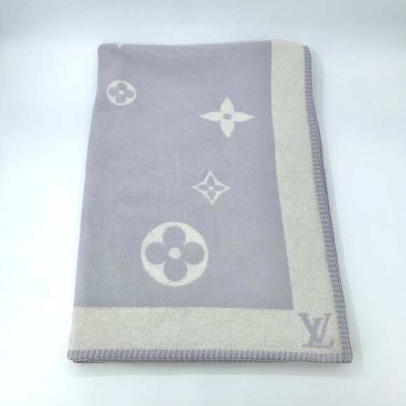 Louis Vuitton Light Purple Logo Embossed Wool & Cashmere Blanket - Picture 9 of 9